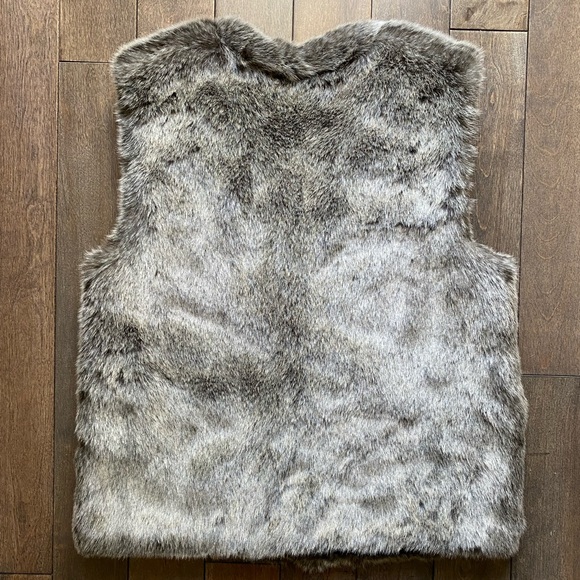 ARITZIA NWOT Talula Park Slope faux fur vest. Size small. Grey/brown colour. - Picture 8 of 8